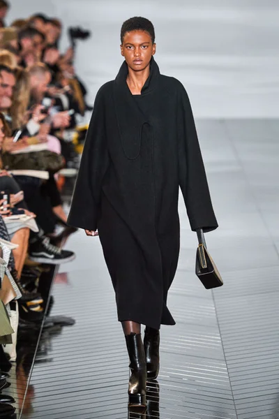 Look 25